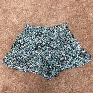 CUTE FLOWY SHORTS
